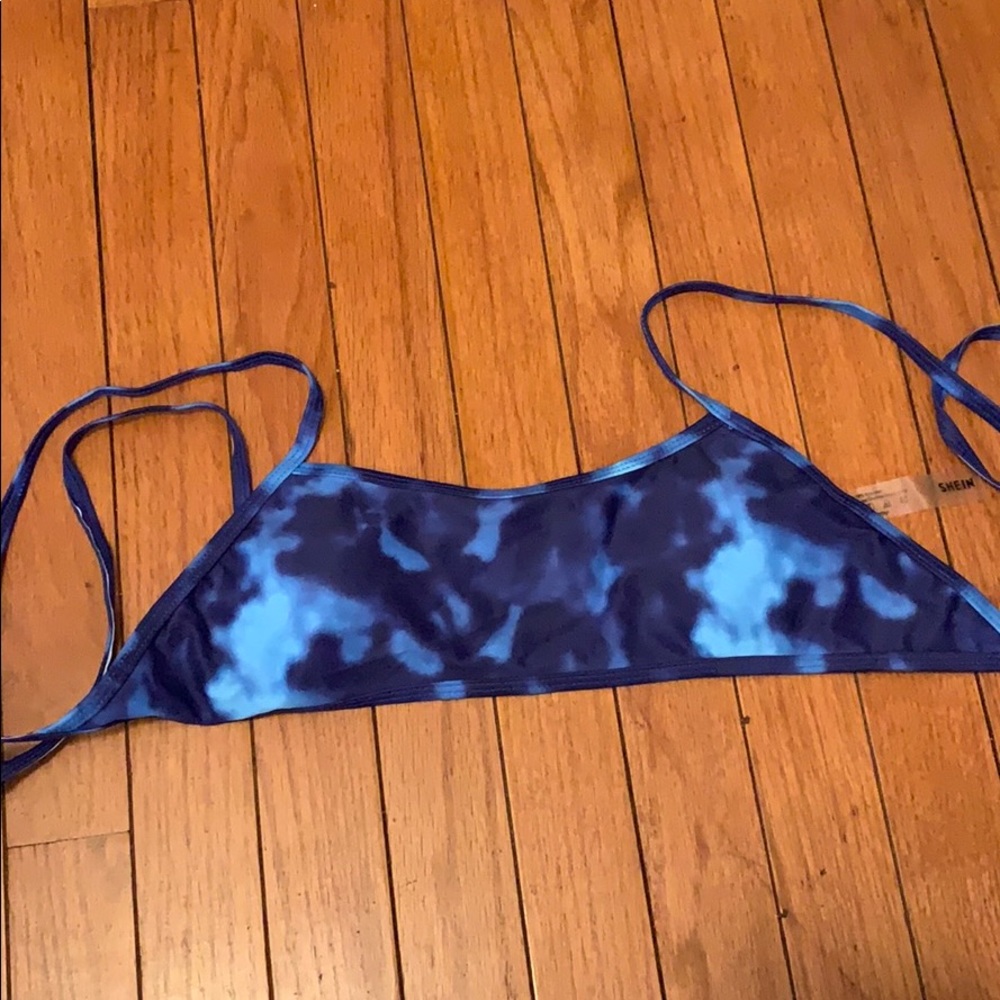 Bikini - Picture 2 of 4